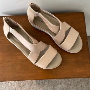 Clarks Jillian Rise blush smooth leather cris cross wedge sandals size 7.5 US.
